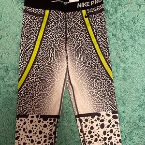 Nike cropped leggings size M